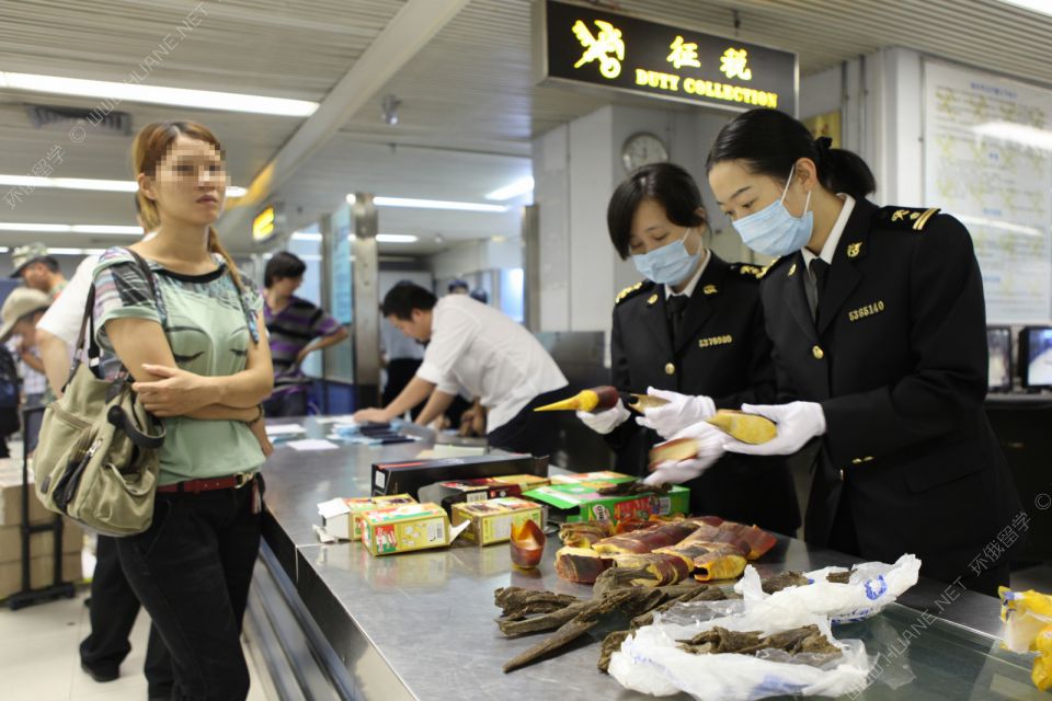 留學(xué)人員不要輕易幫人攜帶物品入境,以免被販毒人員利用